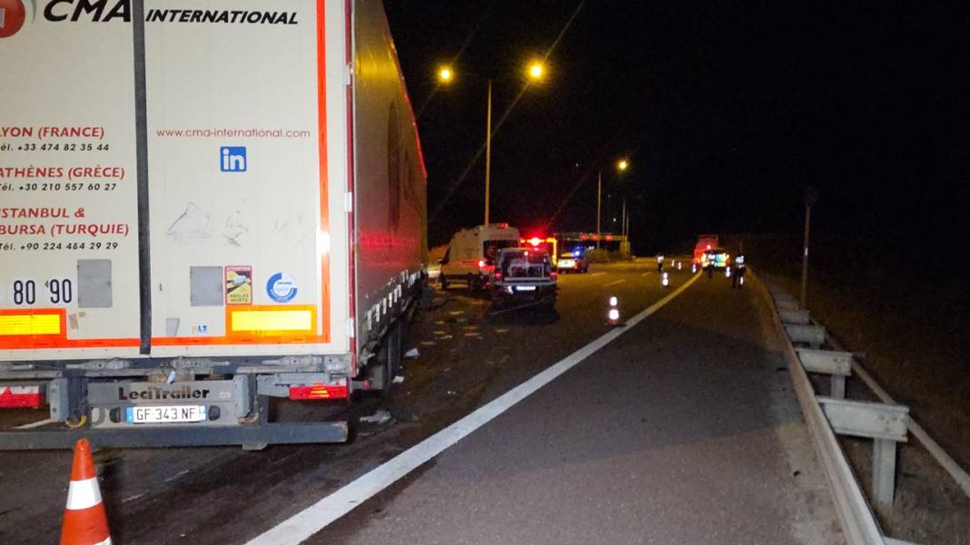 Yol tamamen kapandı! Çok sayıda ölü ve yaralı var 3